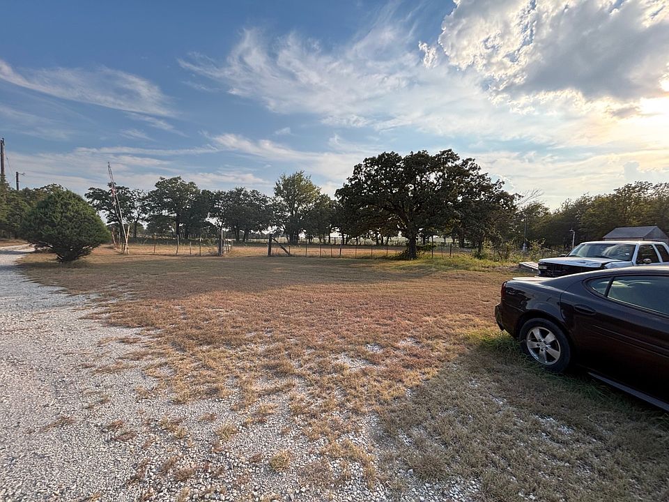 2nd image of 976 Country Club Rd #3840