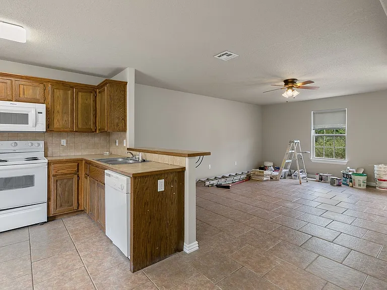 703 W Garland St #A — Photo 7