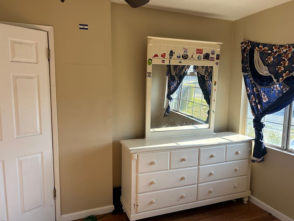 2nd image of 440 Hunter Ave