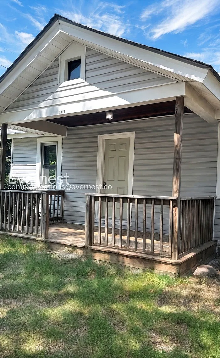 2 bed, 1.0 bath, 840 sqft, $1,245 — Photo 1