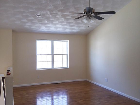 5th image of 21 Kern Acre Dr