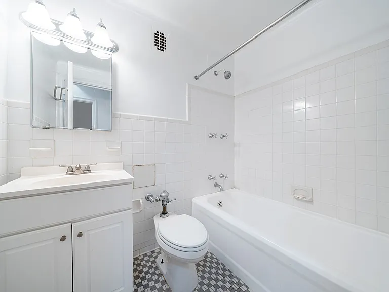 400 E 57th St #4K — Photo 14