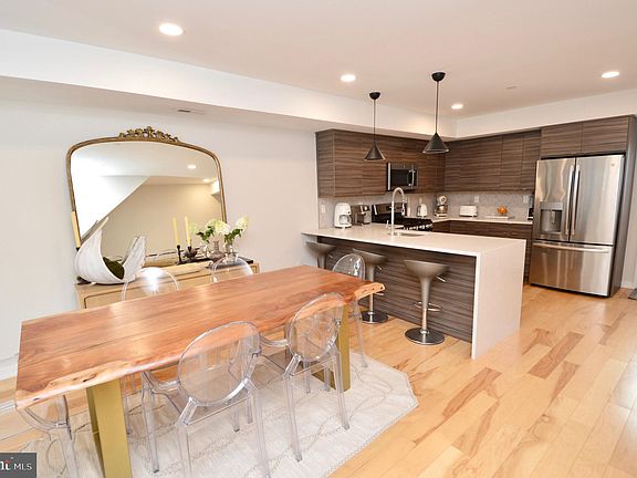 4th image of 1322 N Hope St #B