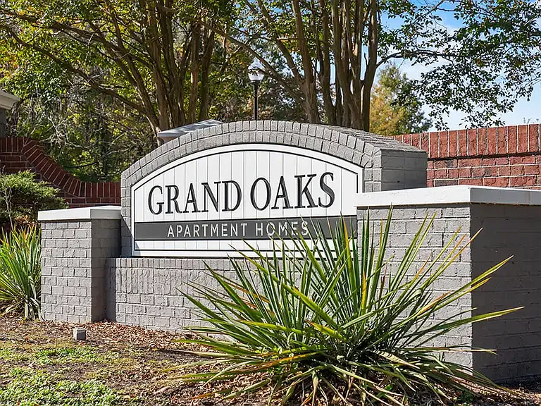 Grand Oaks Apartment Homes — Photo 5