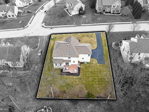 4th image of 590 Charles Dr