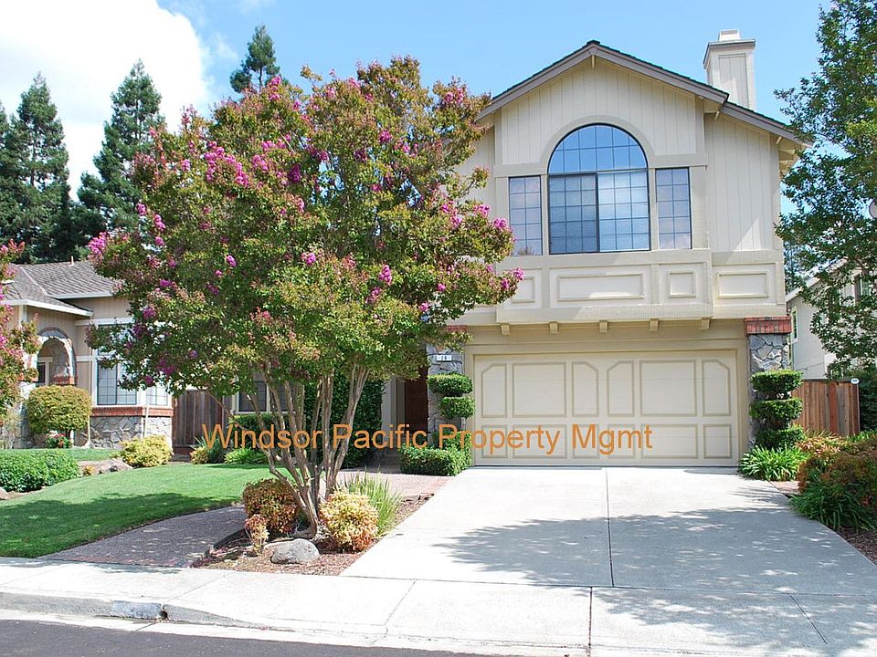 1st image of 20 Stratford Ct