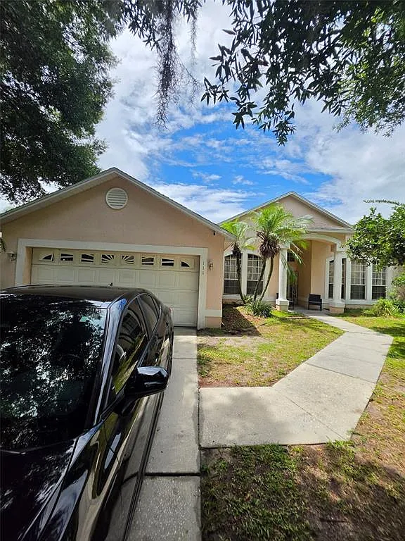 3 bed, 2.0 bath, 1794 sqft, $2,400 — Photo 2