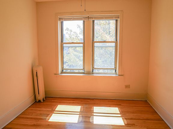 4th image of 1101 W Roscoe St #20