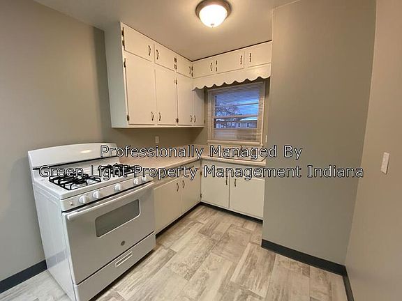 5th image of 2833 Walker Ave