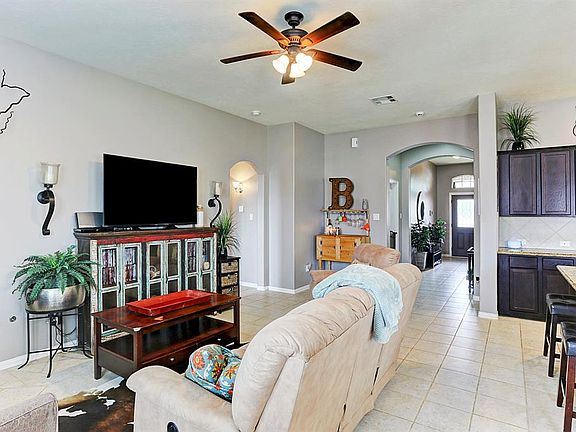 5th image of 1520 Meadow Wood Dr