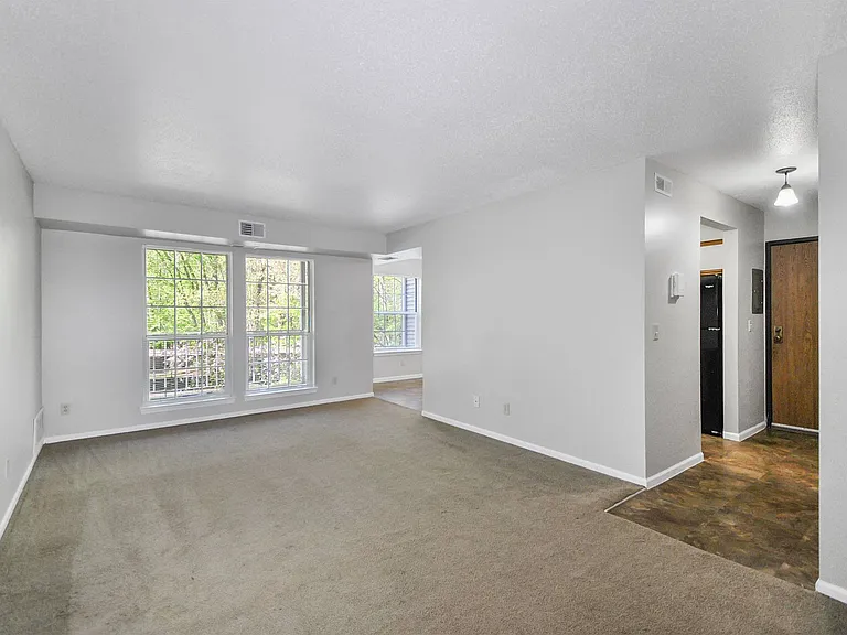 Woodland Valley Apartments — Photo 31