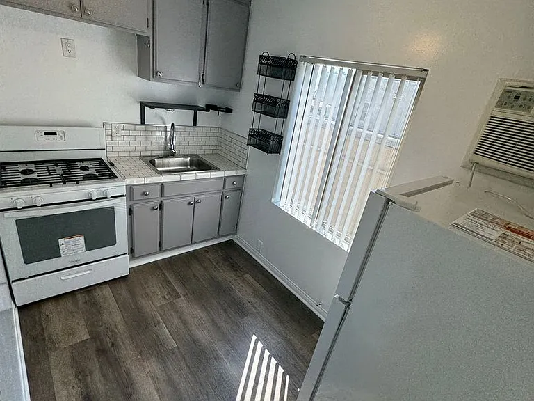 2116-2118 E Cesar E Chavez Ave — Photo 5