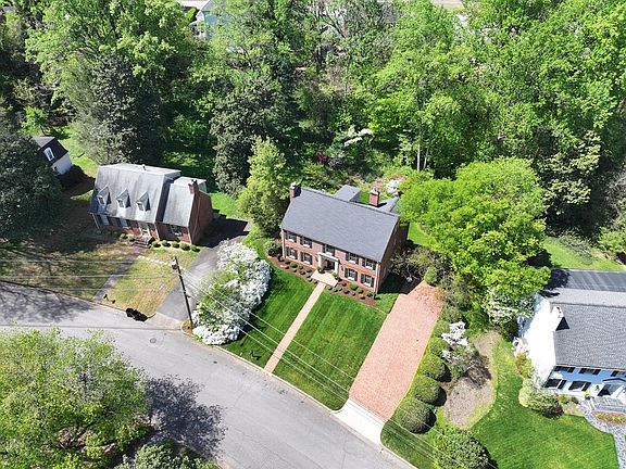 4th image of 239 Magnolia Dr