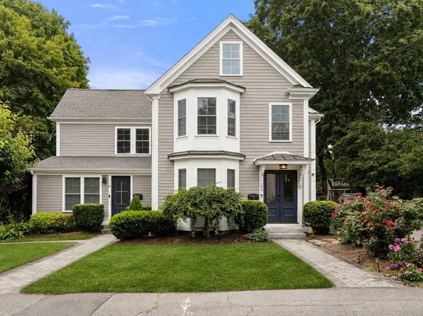 14 Adams St #14, Medfield, MA 02052