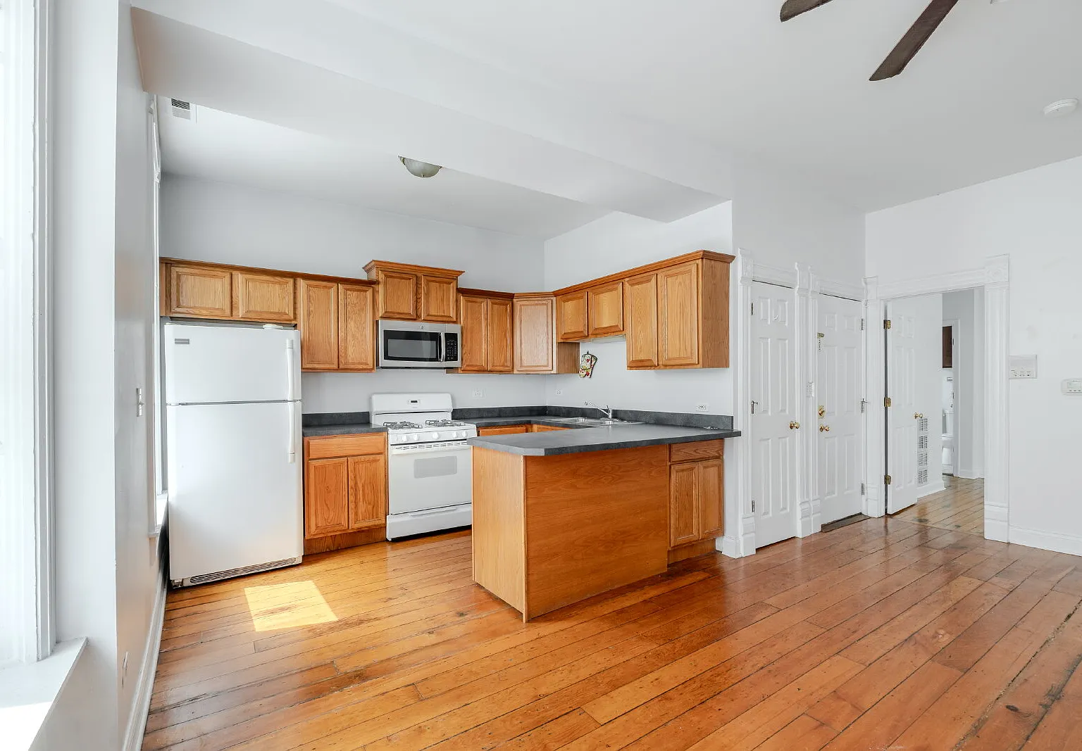 1 bed, 1.0 bath, 540 sqft, $1,975 — Photo 3