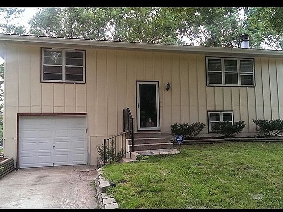 2nd image of 1628 N Rogers St