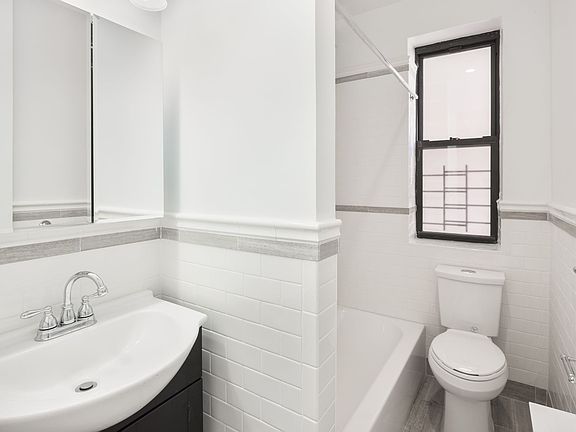 3rd image of 921 Washington Ave APT 3J