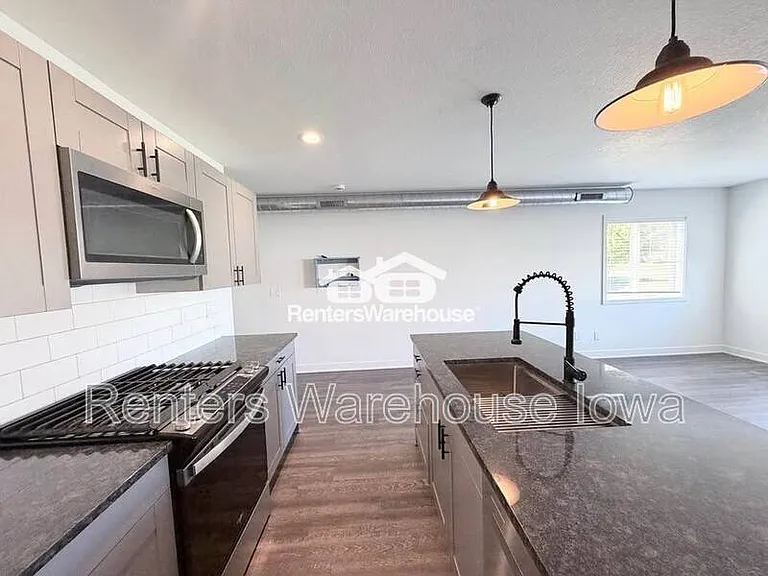 2103 Willis Ave — Photo 4