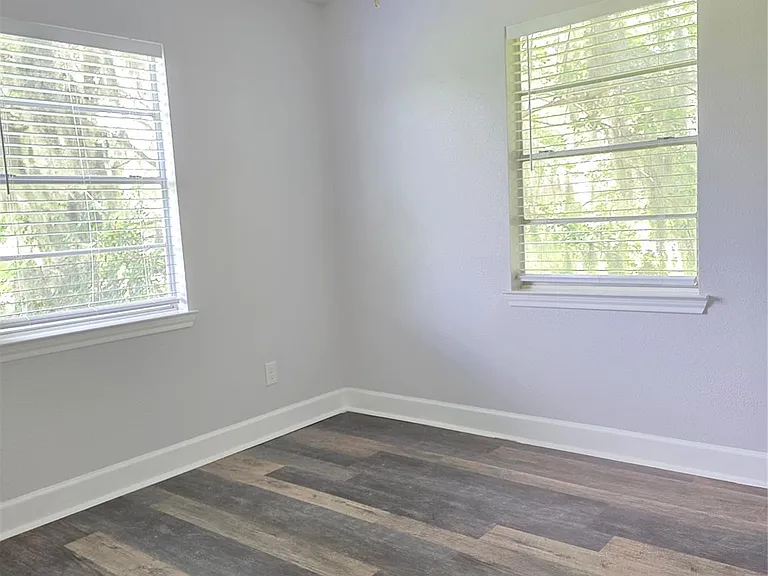 710 E Pony Ln — Photo 16
