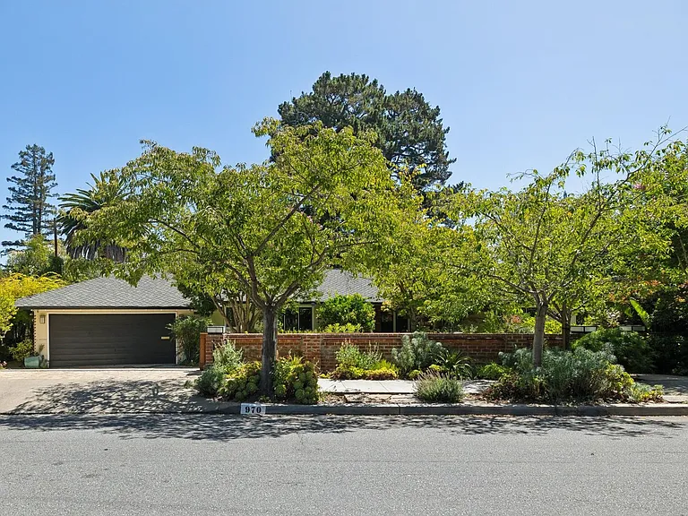 970 Palo Alto Ave — Photo 1