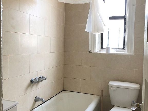 5th image of 236 E 16th St APT 4G