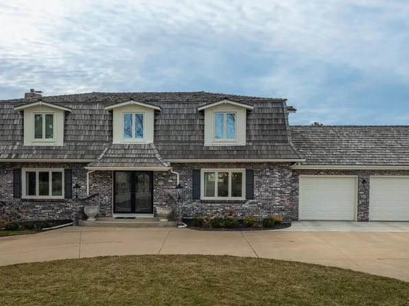9944 Devonshire Dr, Omaha, NE 68114