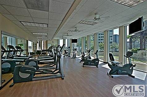 5th image of 500 Throckmorton St APT 2407