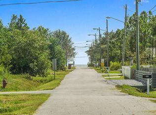 214 Farrar Ln, Waveland, MS 39576