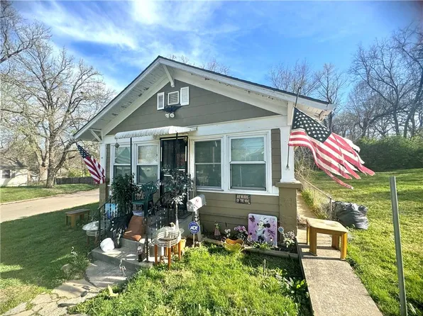 2917 E 61st St, Kansas City, MO 64130