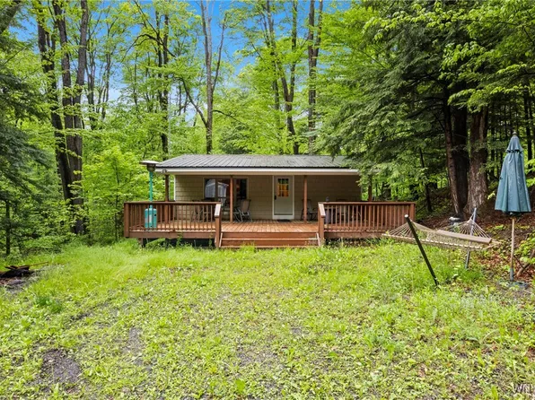 18 Hemlock Rd, Varysburg, NY 14167