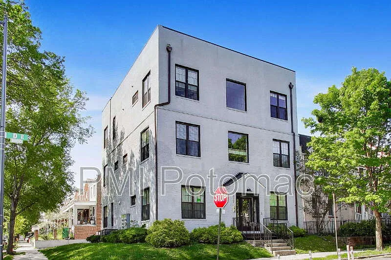 Building Photo - 1839 D St NE #1