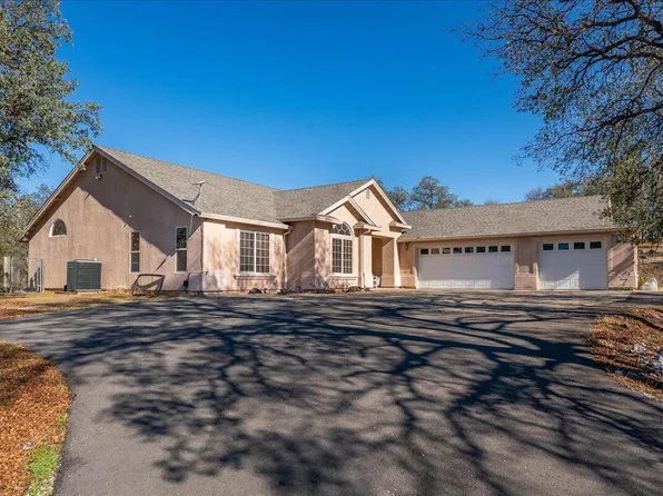 13470 Luna Dr, Redding, CA 96003