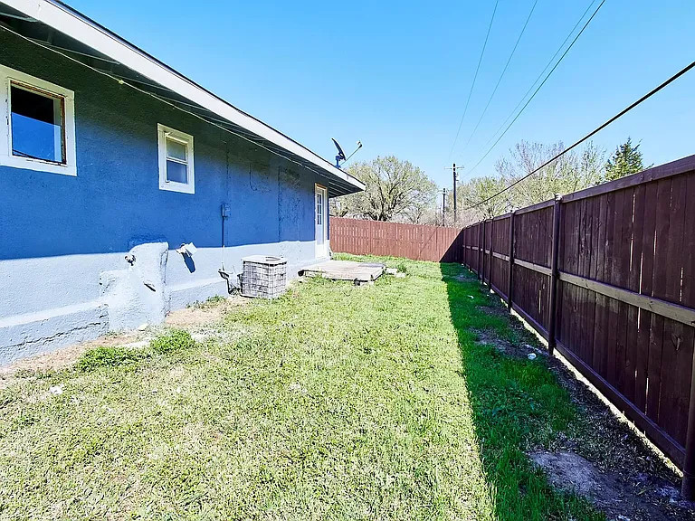1504 Sherman Dr #301 — Photo 23