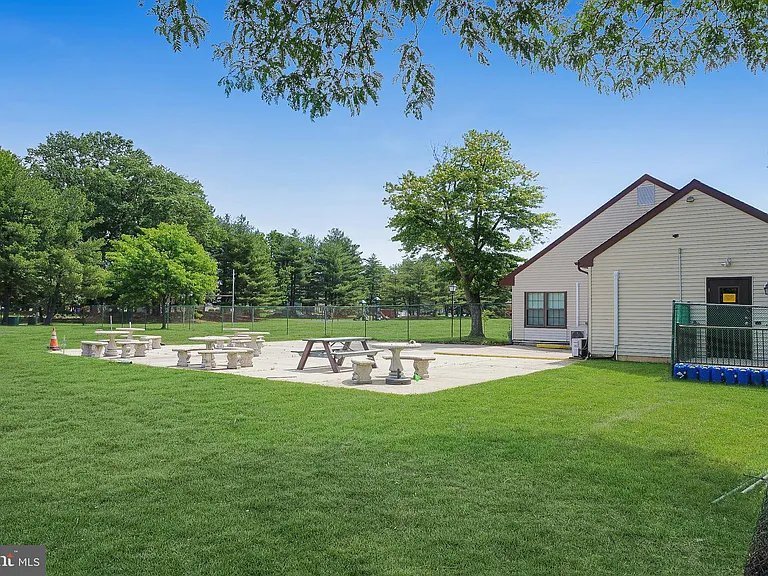 27 W Azalea Ln — Photo 16