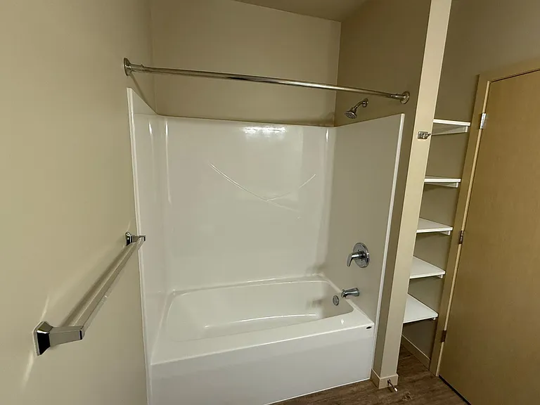 Lincoln Street Apartments — Photo 36