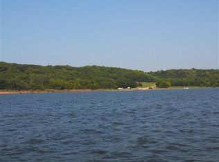 7362 Grove Ln, Ozawkie, KS 66070