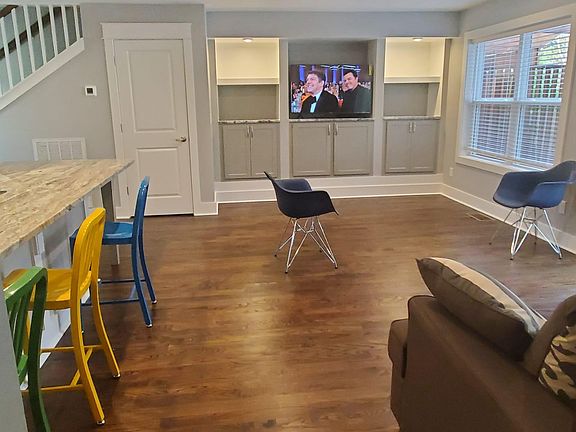 2nd image of 2543 Summit Ct #2545