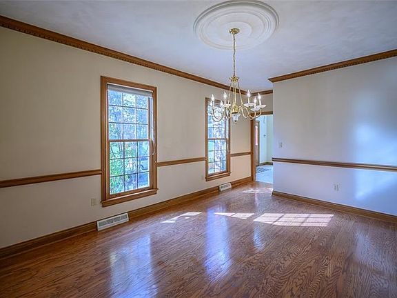 5th image of 1020 Faulkner Way
