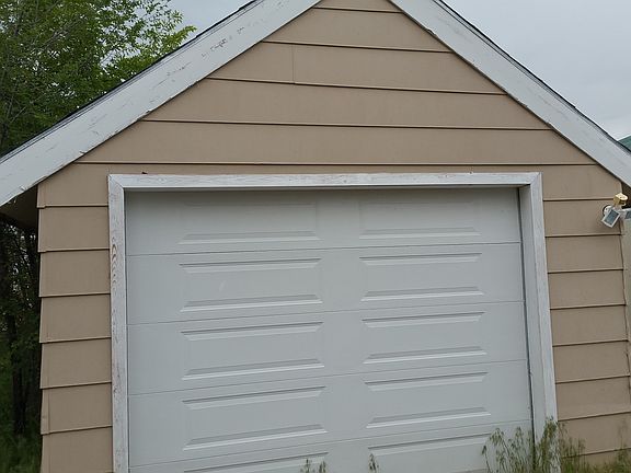 3rd image of 1023 E Pershing Ave