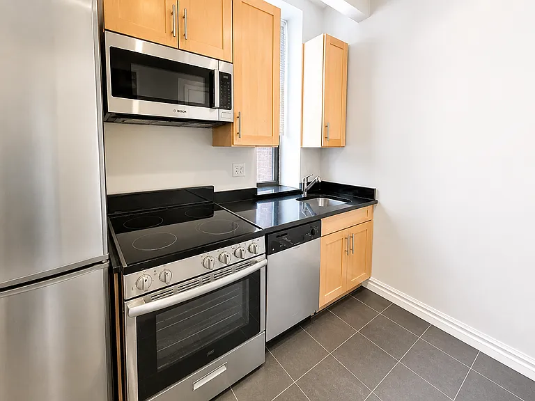 219 E 23rd St #18 — Photo 5