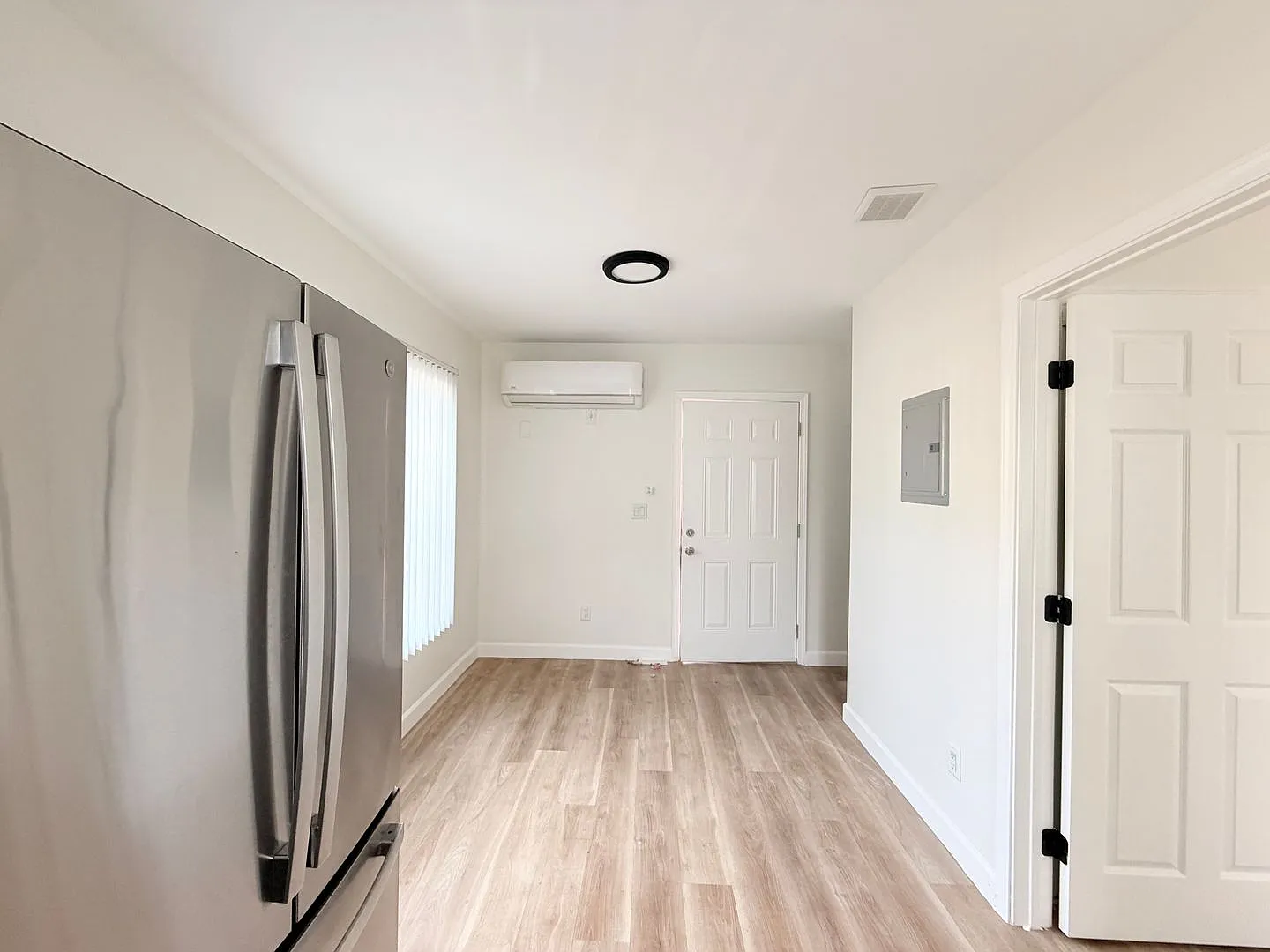 1815 S. Burlington Ave — Photo 4