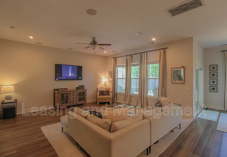 2352 Lantern St — Photo 6