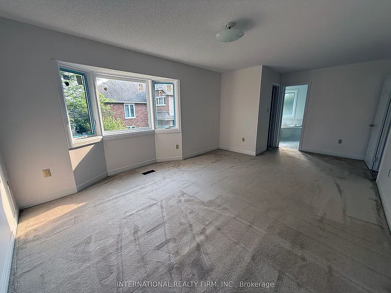 43 Falconridge Dr — Photo 22