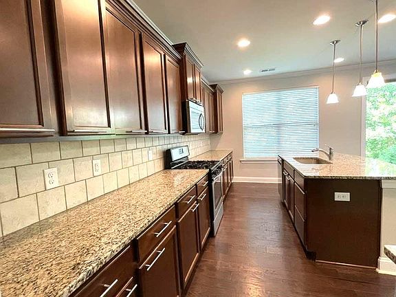 5th image of 158 Blossom Ridge Dr