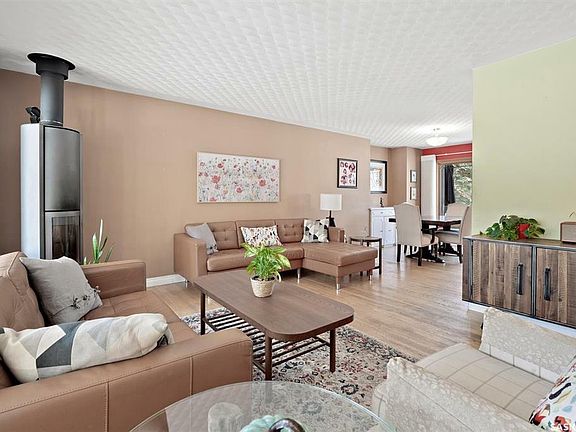 4th image of 518 Bate Cres