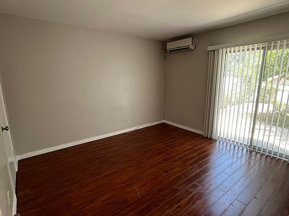 5th image of 15367 Carmelita Ave