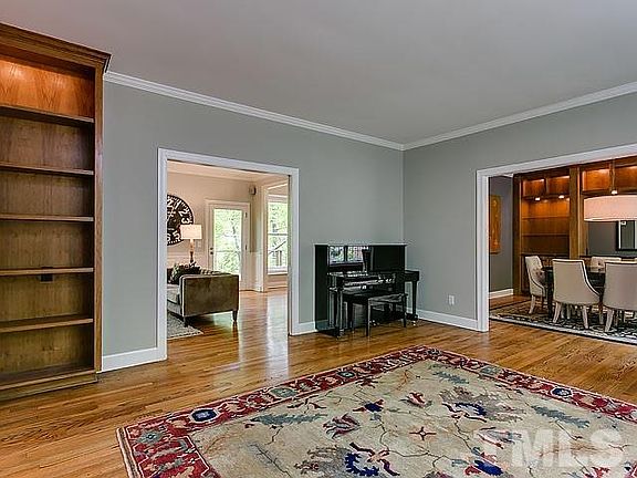 3rd image of 229 Huntington Dr