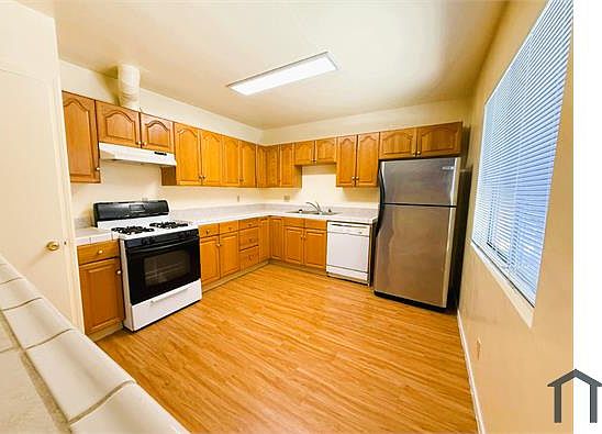 3rd image of 1660 Park Ave APT 1