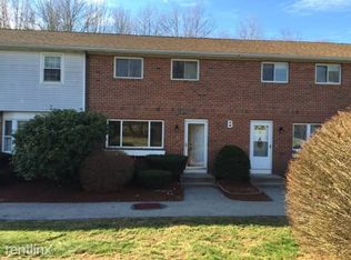12 Oakridge Dr, Londonderry, NH 03053
