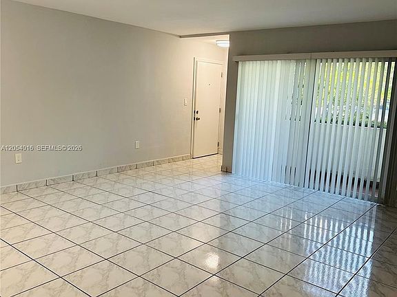 4th image of 9354 SW 77th Ave APT I1